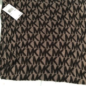 Michael Kors Scarf/Never worn/Still has tags on
